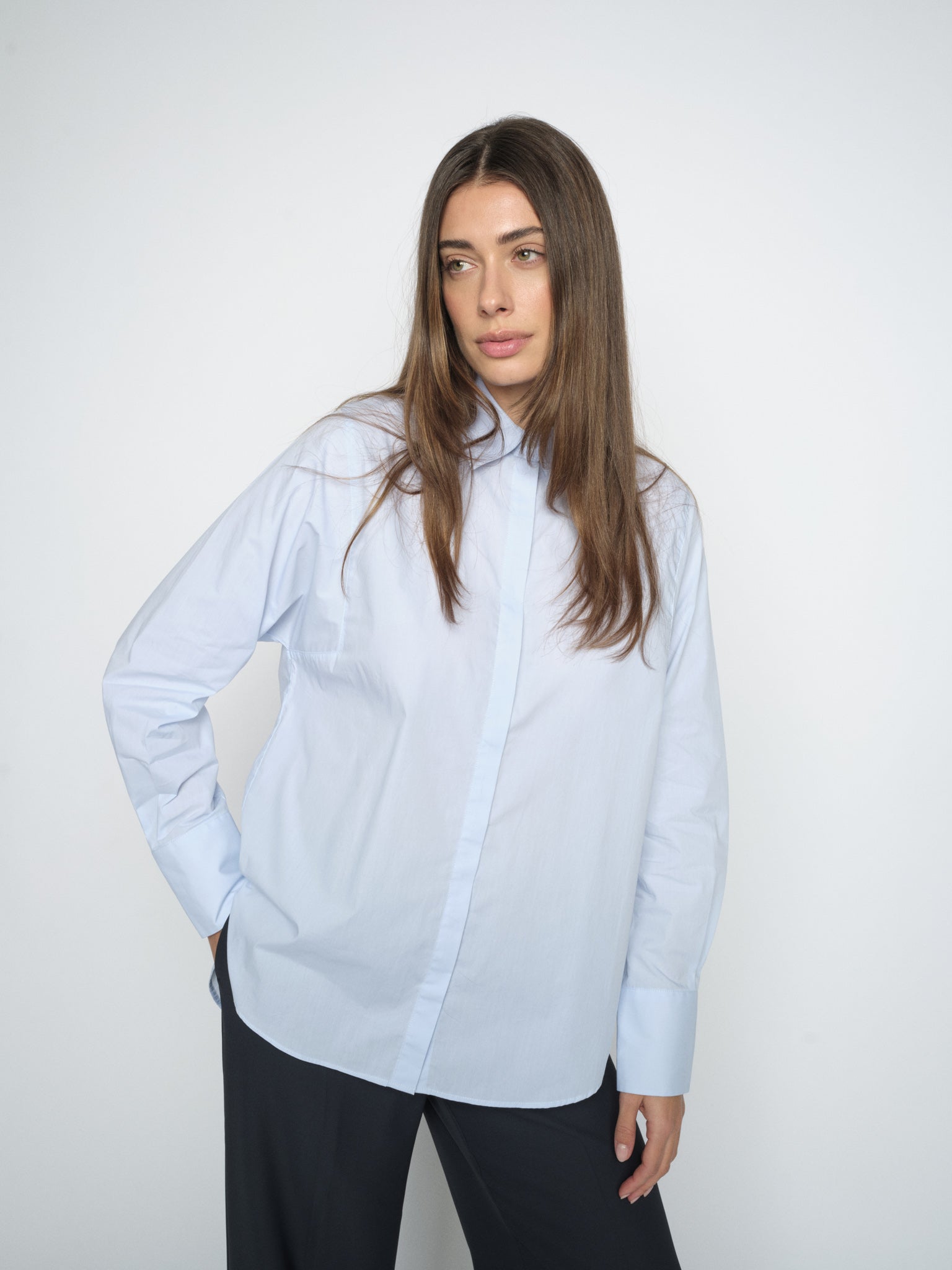 Modelshot / Light Blue / Detail
